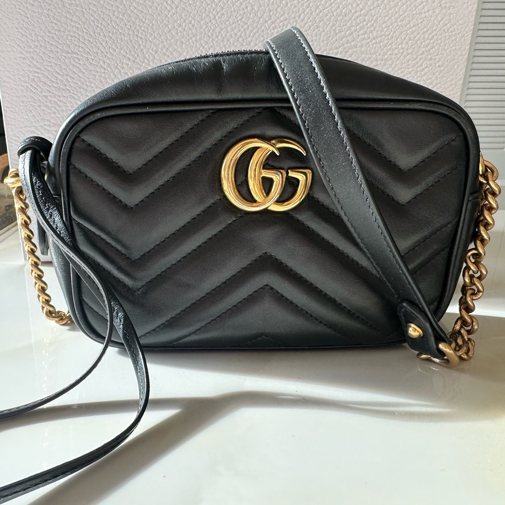 Gucci Marmont crossbody black with gold hardware